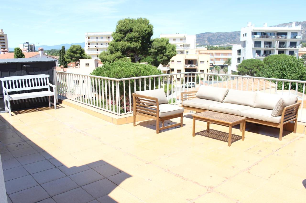 Beautiful Loft, Huge Sunny Terrace, View Over The Beach And Sea Росес Екстериор снимка