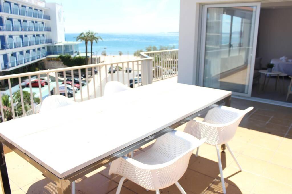 Beautiful Loft, Huge Sunny Terrace, View Over The Beach And Sea Росес Екстериор снимка
